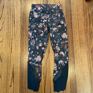 Lululemon Wunder Under floral crop scallop legging